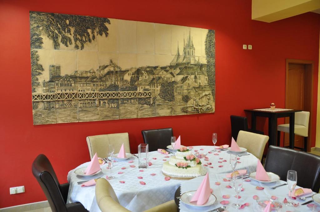 Hotel U Radnice Louny Exterior photo